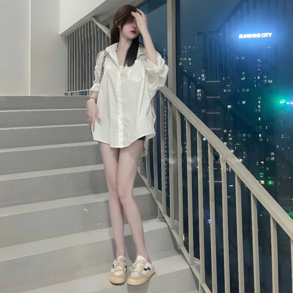 Áo sơ mi khoét vai tay dài form rộng, thời trang Hàn Quốc quyến rũ cho nữ