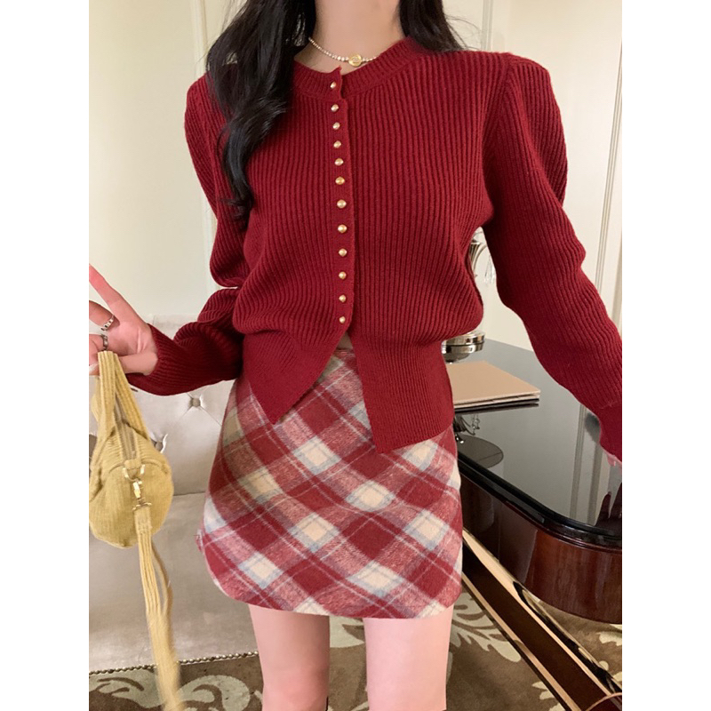 Sét Váy Áo Len Tay Bồng Xẻ Gấu Và Chân Váy Kẻ Caro hottrend
