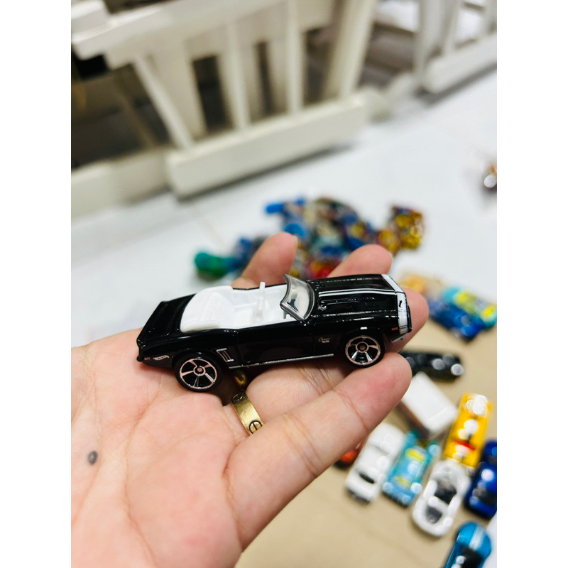 Mô hình xe Loose Hot Wheels - 1969 Chevy Camaro Convertible - Black with White Hood Stripes