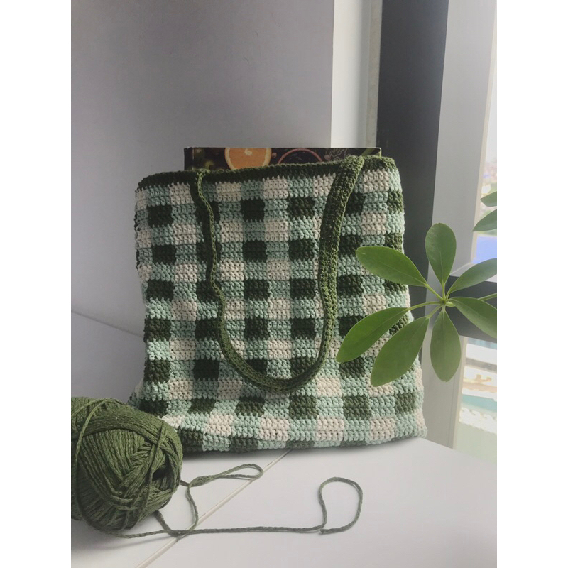 Túi móc len caro xanh