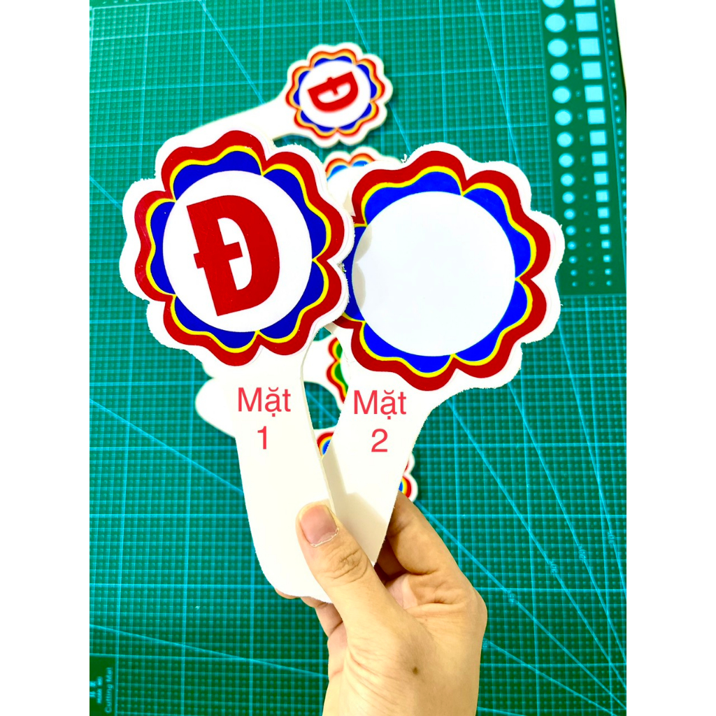 Thẻ Đáp Án ABCD Đ S Mếu Cười có cán siêu bền 2 mặt