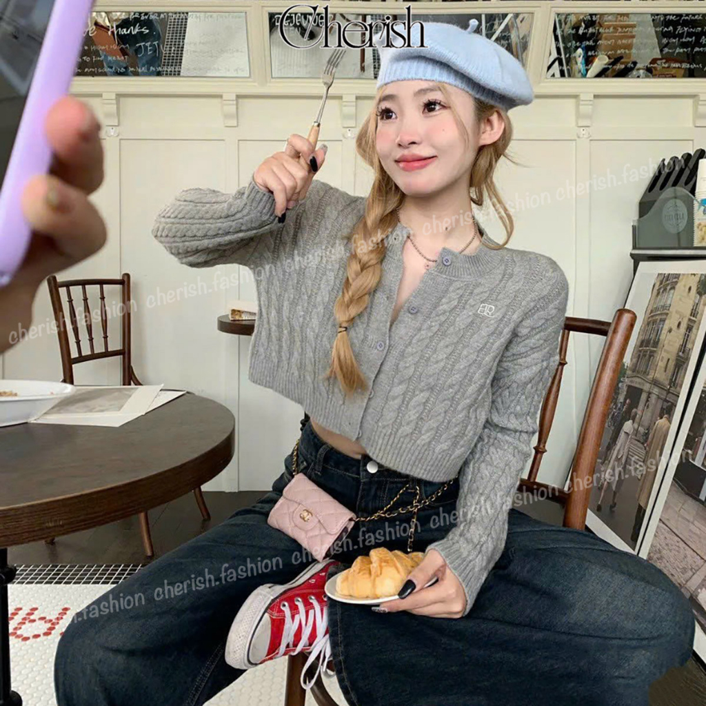 Áo Khoác Len Nữ Croptop CHERISH thêu logo, Cardigan Len Dáng Ngắn Tay Dài Cổ Tròn Kèm Logo CD10