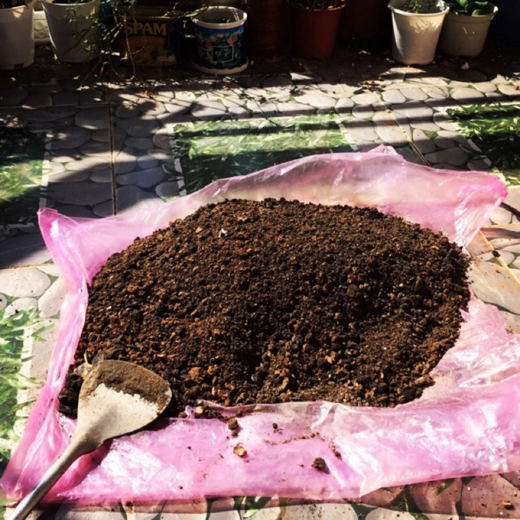 1kg Đất sạch dinh dưỡng chuyên dụng trồng rau sạch,trồng hoa, cây cảnh