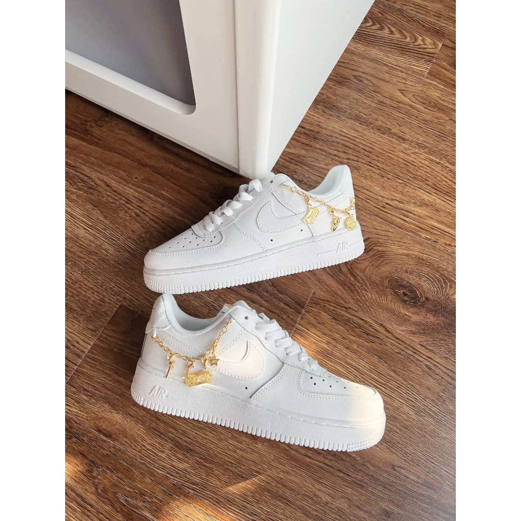 GIÀY SNEAKER NAM NỮ PHỤ KIỆN DÂY XÍCH