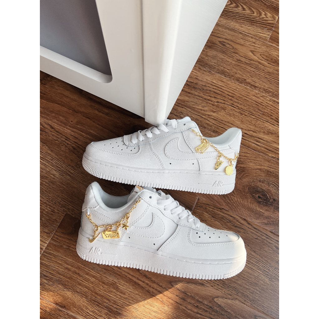 GIÀY SNEAKER NAM NỮ PHỤ KIỆN DÂY XÍCH