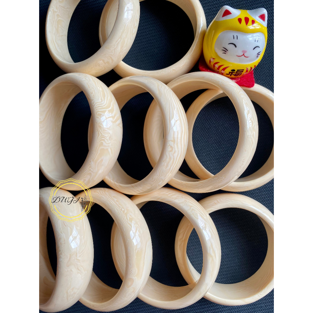 Vòng tay xương mỹ nghệ màu ngà, bản to 20 - 25mm  Dugi store