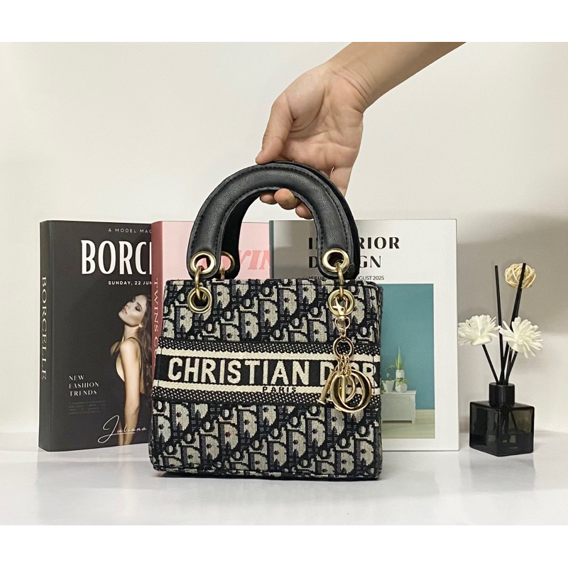 Túi đeo chéo, túi xách tay DIO THỔ CẨM PK vàng T1600