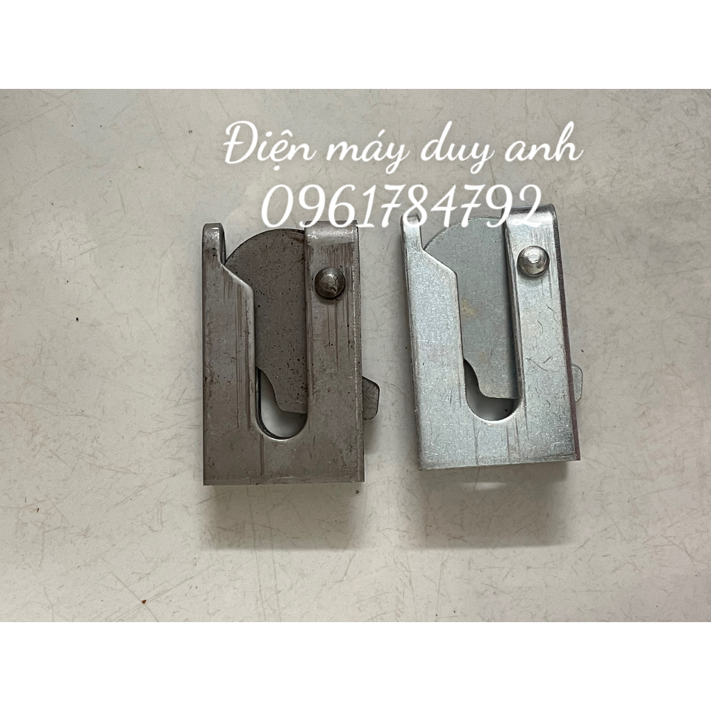 Chốt cửa chuồng trại, khóa đồng tiền, chốt của tự động gắn ở chuồng heo