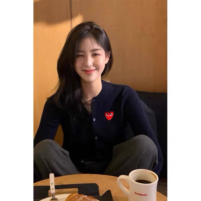Áo Khoác Cardigan Len Thêu Trái Tim Hèo Chinh Chắn