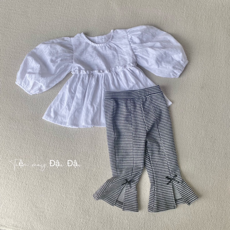 Quần legging loe xẻ gấu điệu đà cho bé