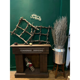Khung Cửa Sổ Dây Rừng