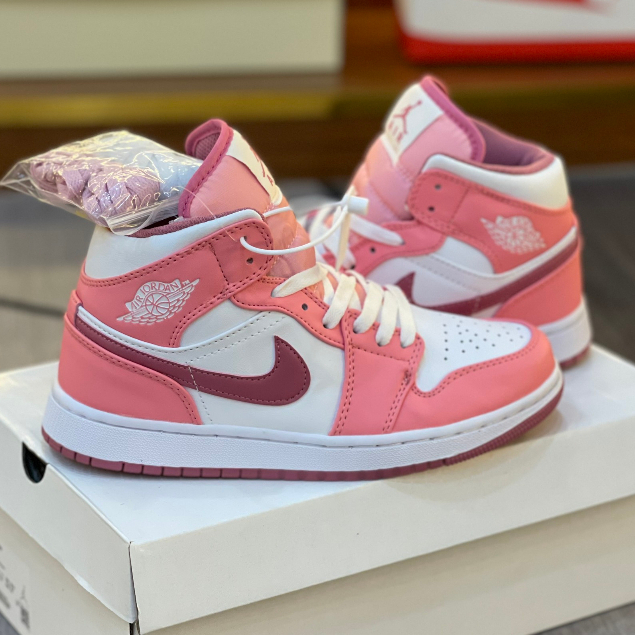 GIÀY THỂ THAO NIKE AIR JORDAN 1 MID GS “VALENTINES DAY 2023” DQ8423-616 FULL BOX+ BILL