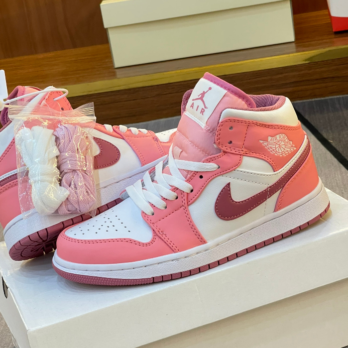 GIÀY THỂ THAO NIKE AIR JORDAN 1 MID GS “VALENTINES DAY 2023” DQ8423-616 FULL BOX+ BILL