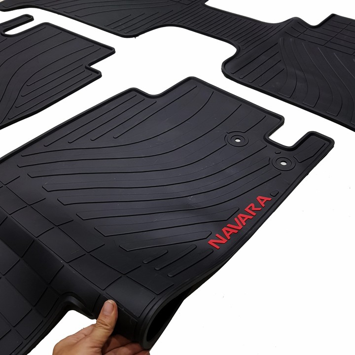 Thảm lót sàn cao su xe Nissan Navara 2016- 2021 màu đen ko mùi, dễ vệ sinh lau rửa