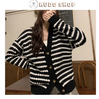 Áo khoác cardigan họa tiết kẻ ngang đen trắng,Cardigan len ô thoi form rộng mặc mùa Đông phong cách Hàn Quốc KUDOSHOP