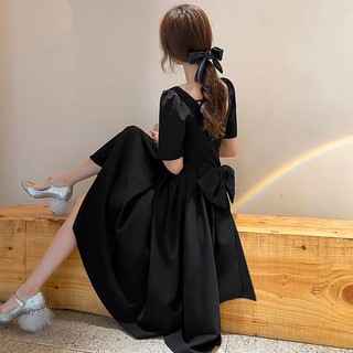 Đầm váy đen sang chảnh nơ to phía sau