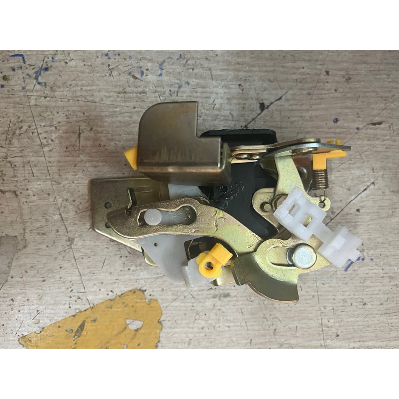 Ổ khoá ngậm cửa Daewoo Matiz 1,2 Và chery QQ