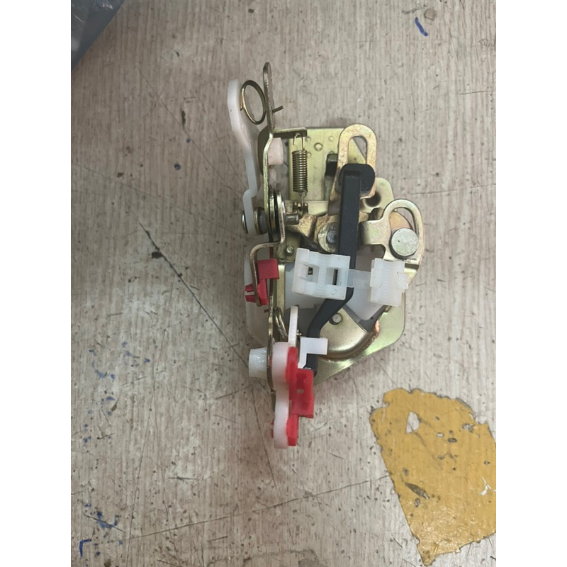 Ổ khoá ngậm cửa Daewoo Matiz 1,2 Và chery QQ