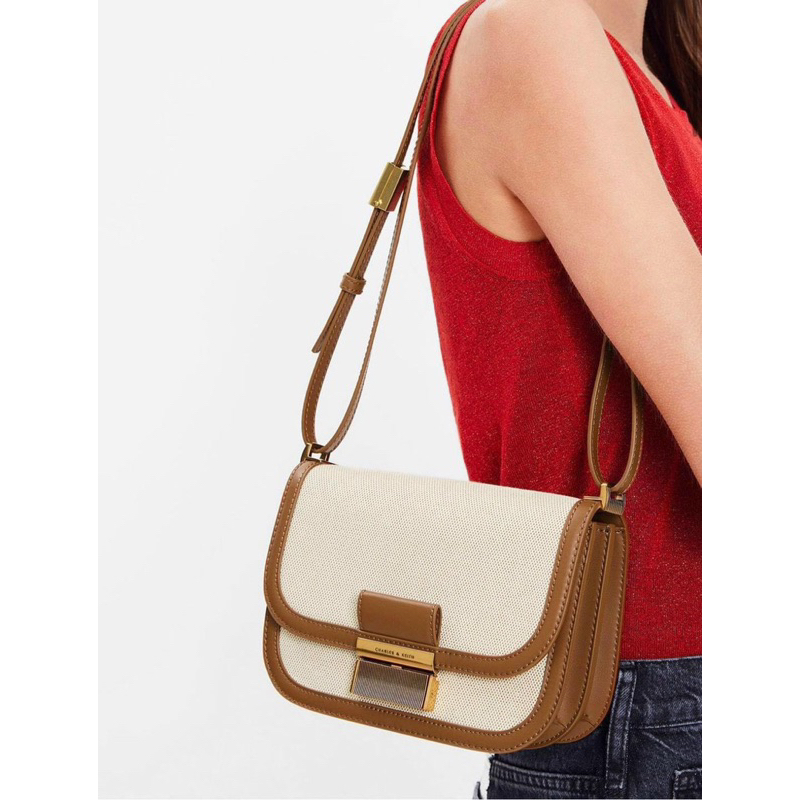 Túi đeo chéo Charles&Keith  hot hit