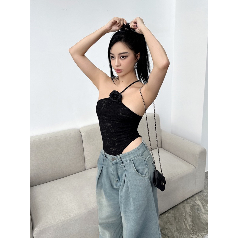 Áo liền quần vải ren có đính kèm cài hoa