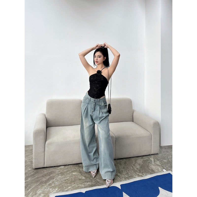 Áo liền quần vải ren có đính kèm cài hoa