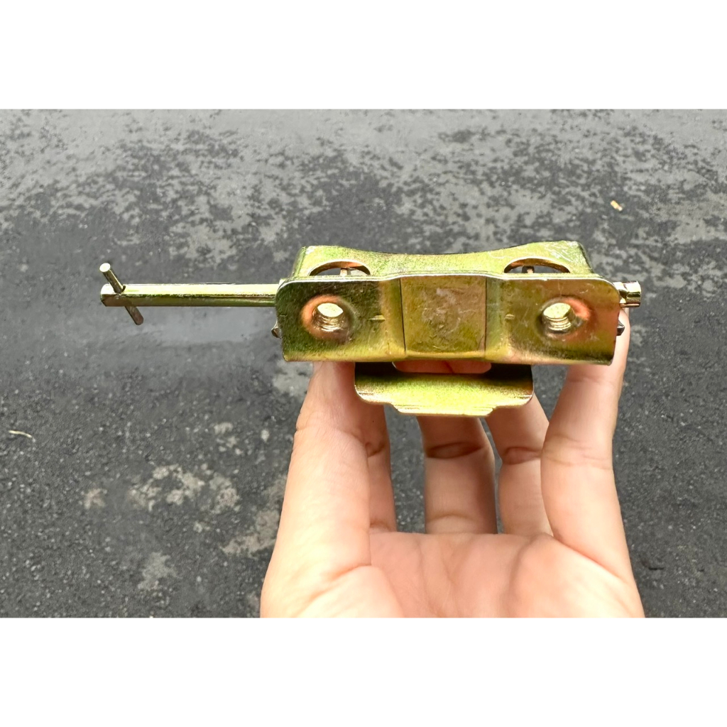 PAS KHOÁ YÊN SAU XE DREAM