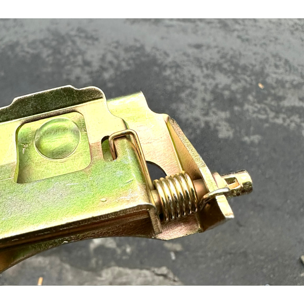 PAS KHOÁ YÊN SAU XE DREAM