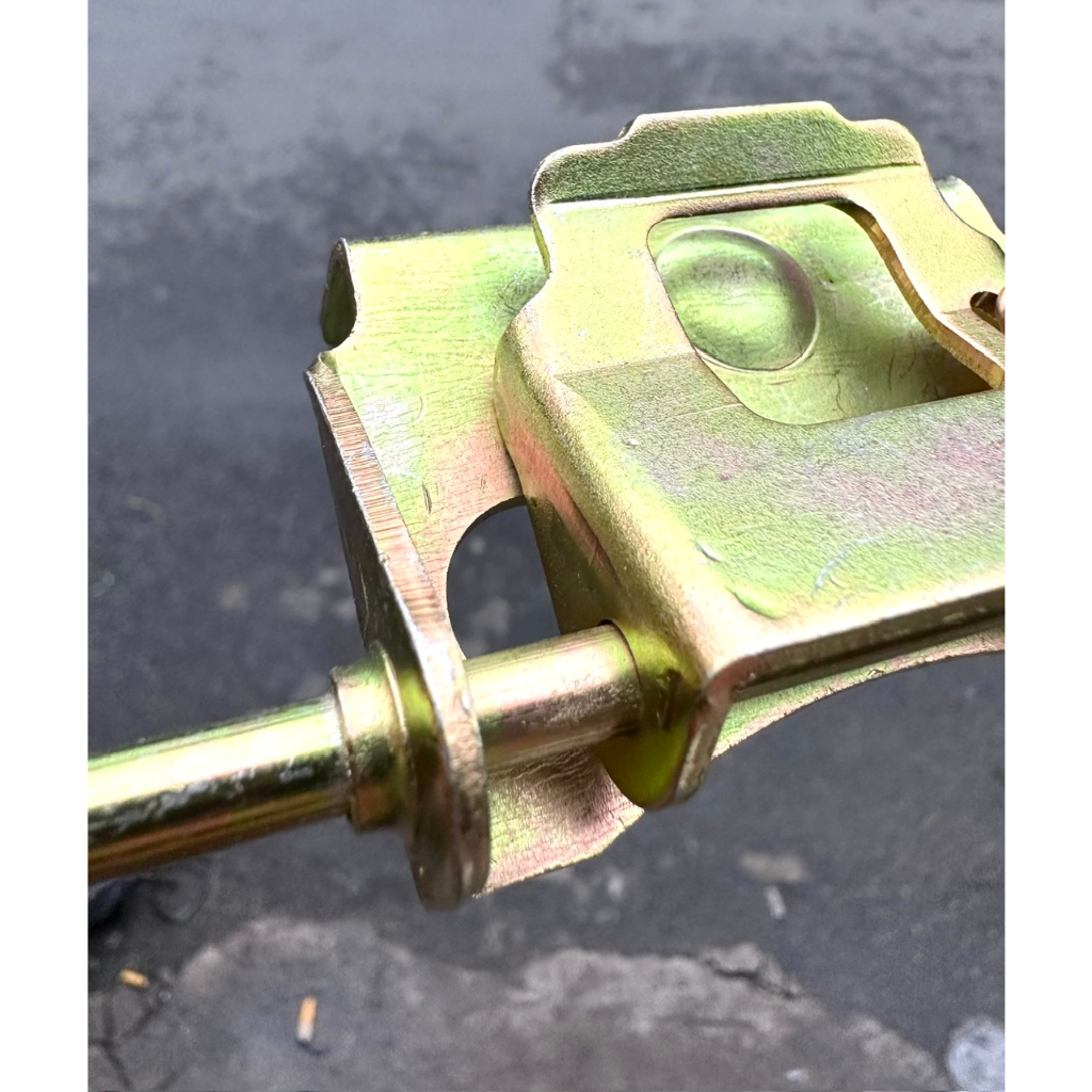 PAS KHOÁ YÊN SAU XE DREAM