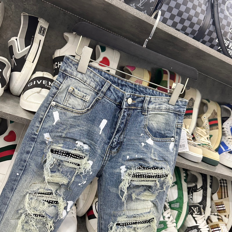 Quần jean bò nam Amiri slimfit xanh rách tua đùi gối vá vải đính đá bạc phối vảy sơn