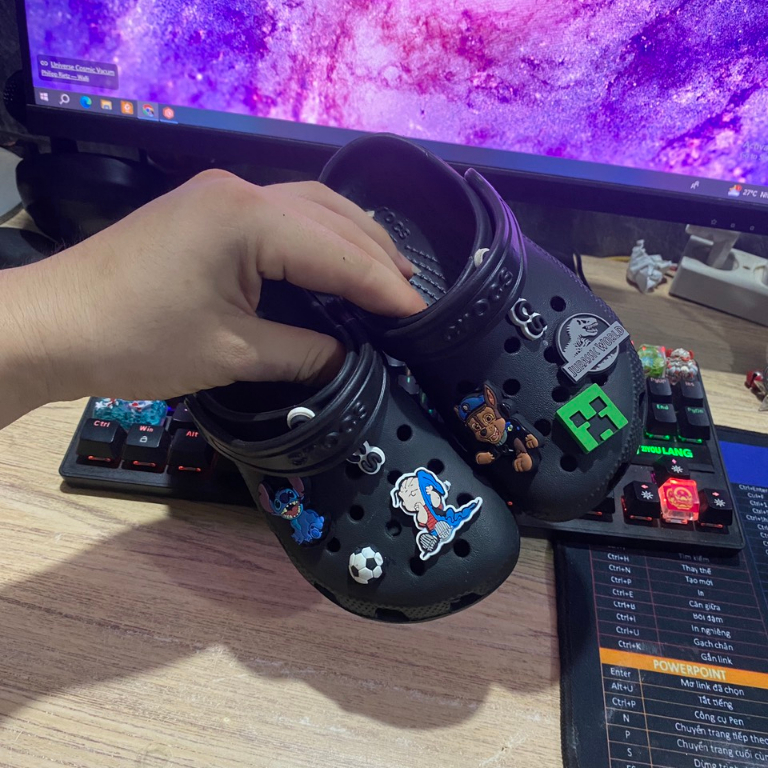 Dép trẻ em ,Dép trẻ em Crocs lỗi nhẹ đã sử lý hàng chính hãng  tặng kèm stiker - Cinghutag
