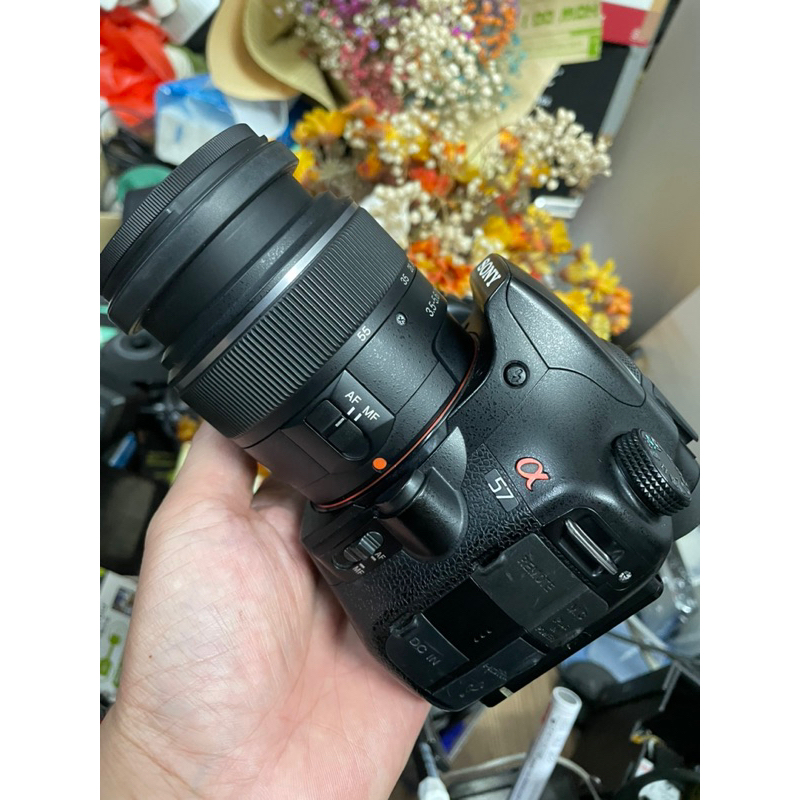 Máy ảnh Sony SLT-A57 A-mount Body, 16.1MP APS-C Exmor CMOS, Quay Full HD, Màn hình lật 3 inch