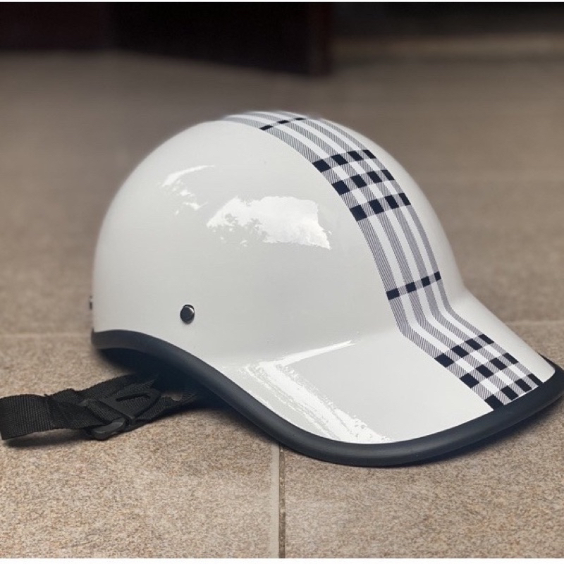 Mũ bảo hiểm thời trang viền kẻ sọc