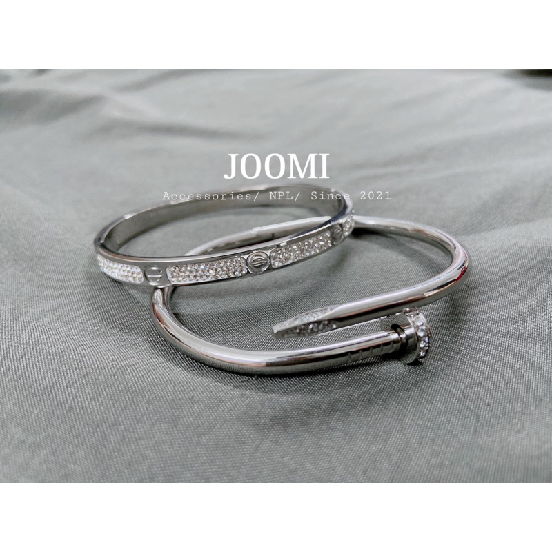 Vòng Tay / Lắc Tay Car Titan Đinh Đính Đá Cao Cấp Không Đen Gỉ