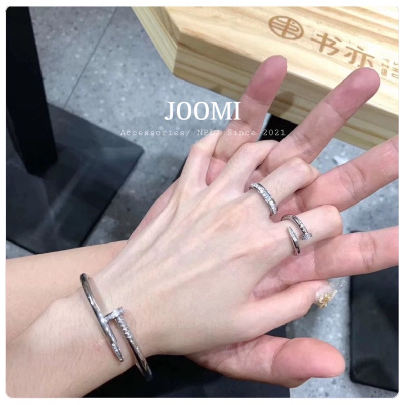 Vòng Tay / Lắc Tay Car Titan Đinh Đính Đá Cao Cấp Không Đen Gỉ