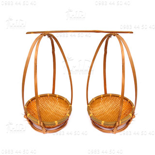 Quang gánh tre (vàng nâu) dùng để cắm hoa, trang trí, chụp hình sản phẩm.
