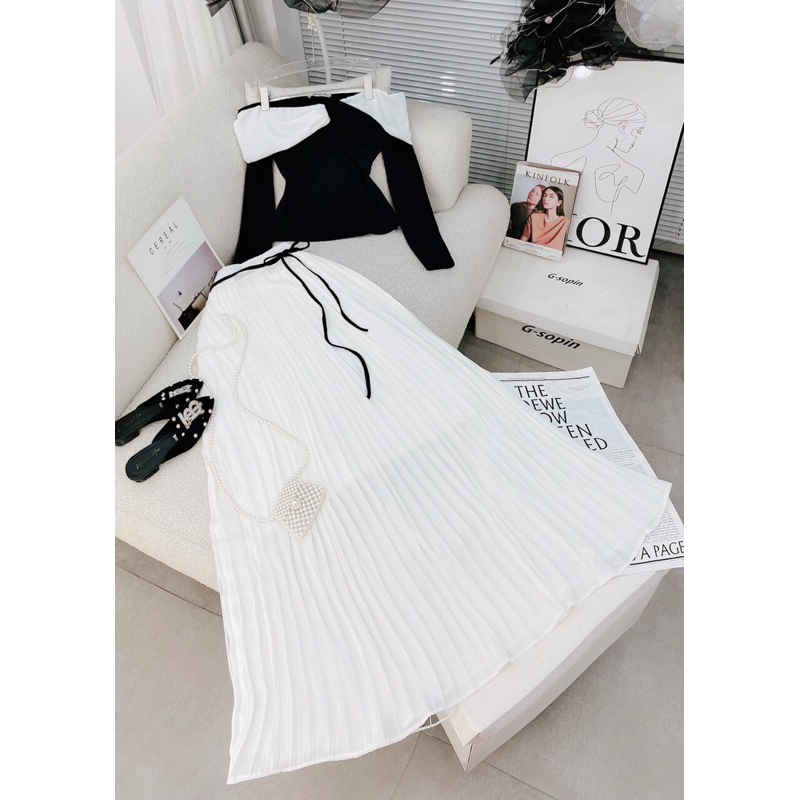 Set áo bẹt vai kèm chân váy xếp ly