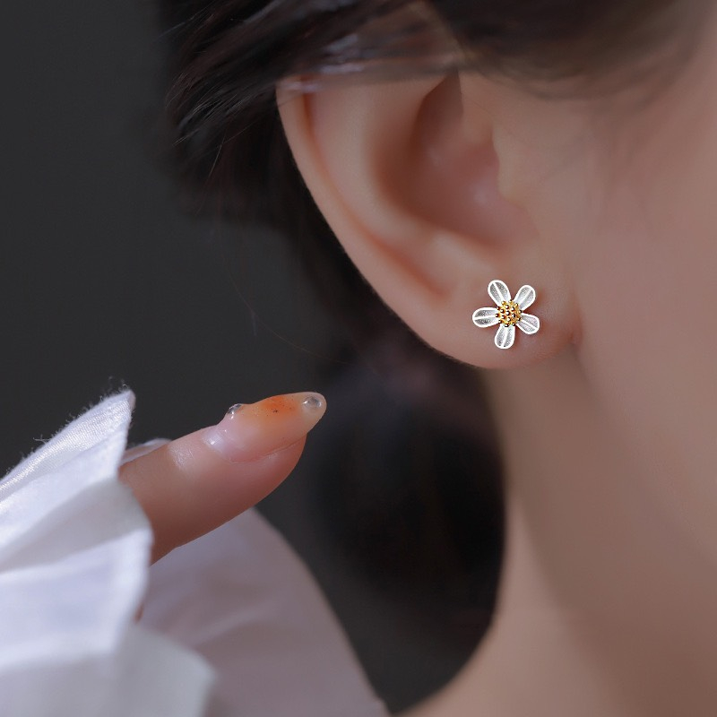 Khuyên tai nữ hình bông hoa cúc hoạ mi Bee Silver nhỏ xinh tinh tế Daisy Earing