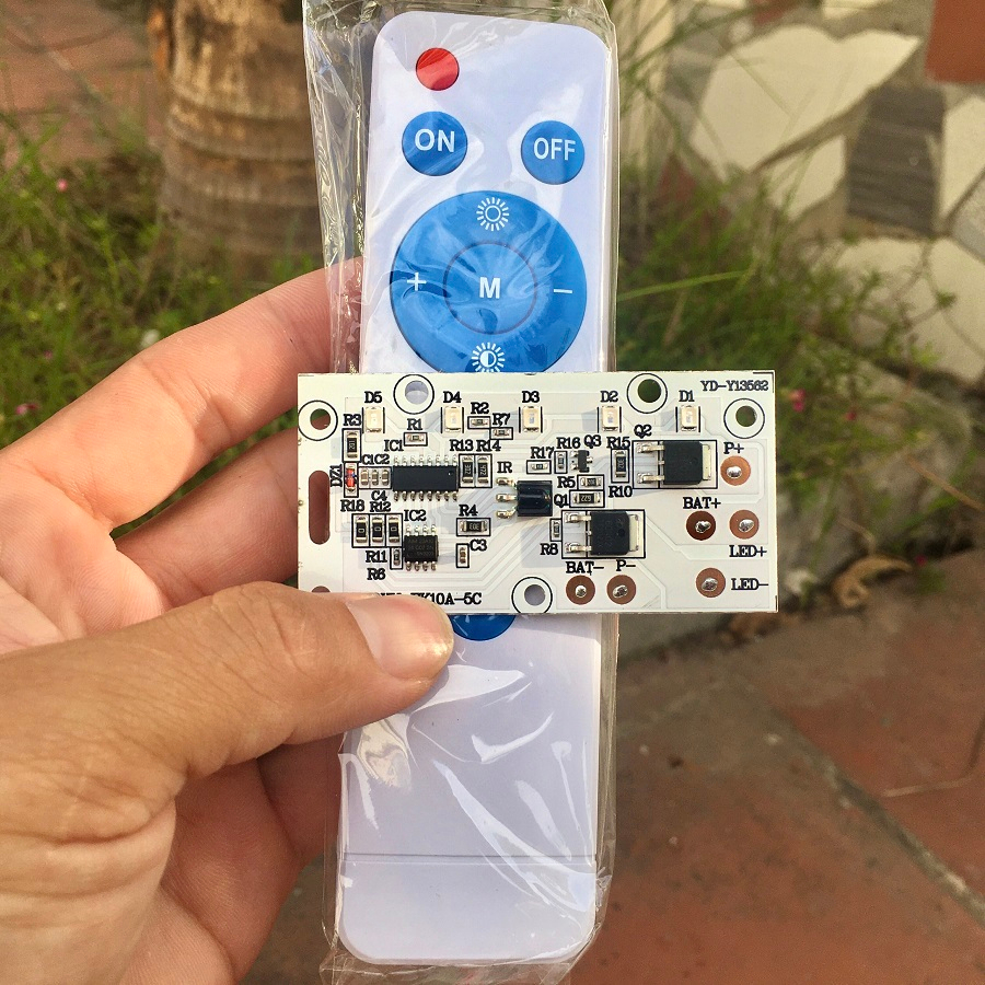 Mạch Khiển Đèn Năng Lượng Mặt Trời 25W - 300W