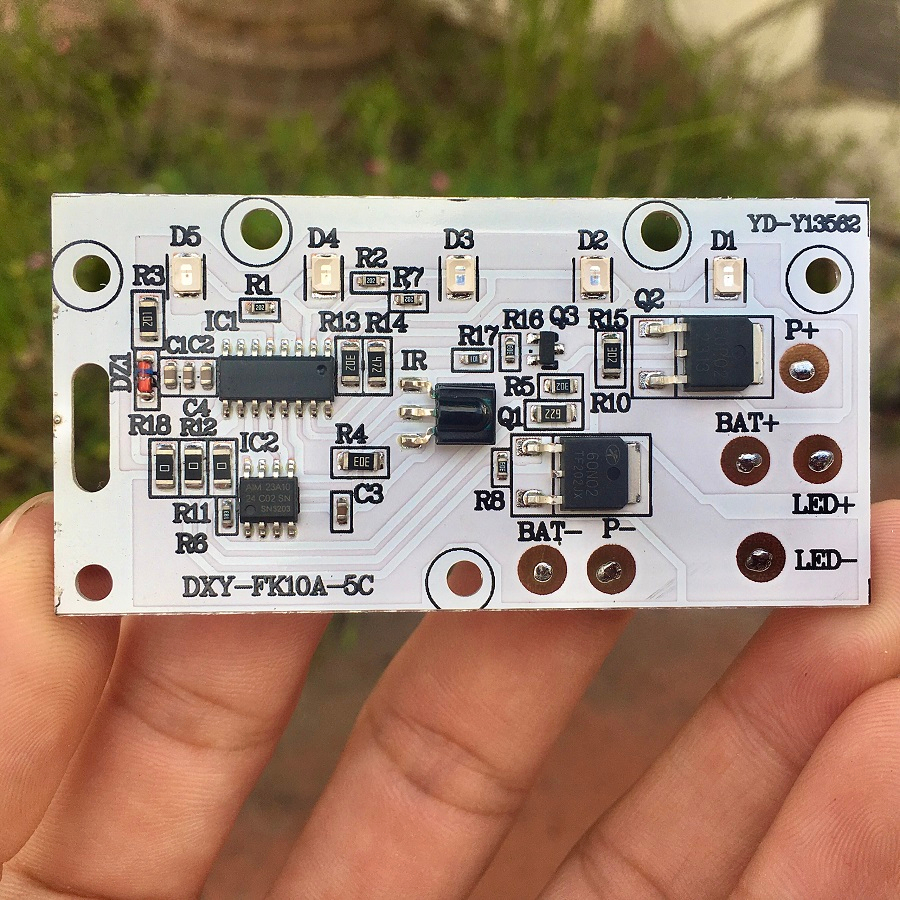 Mạch Khiển Đèn Năng Lượng Mặt Trời 25W - 300W