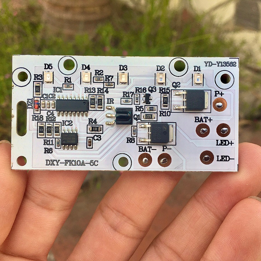 Mạch Khiển Đèn Năng Lượng Mặt Trời 25W - 300W