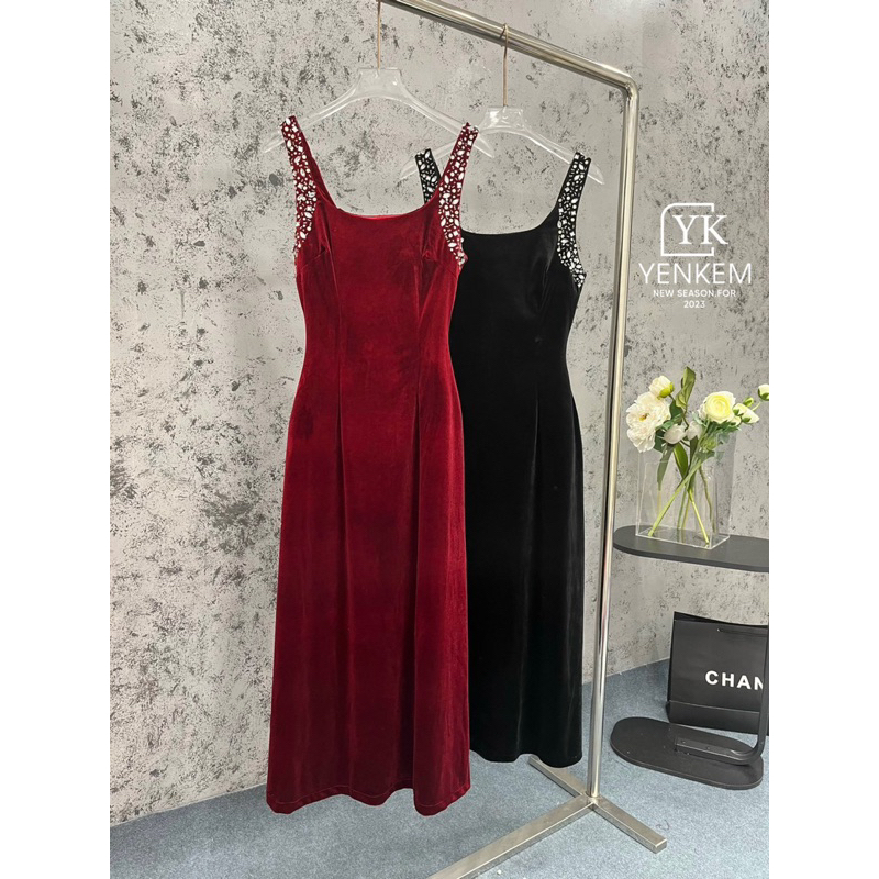 Váy nhung 2 dây quai khâu đá tỉ mỉ
