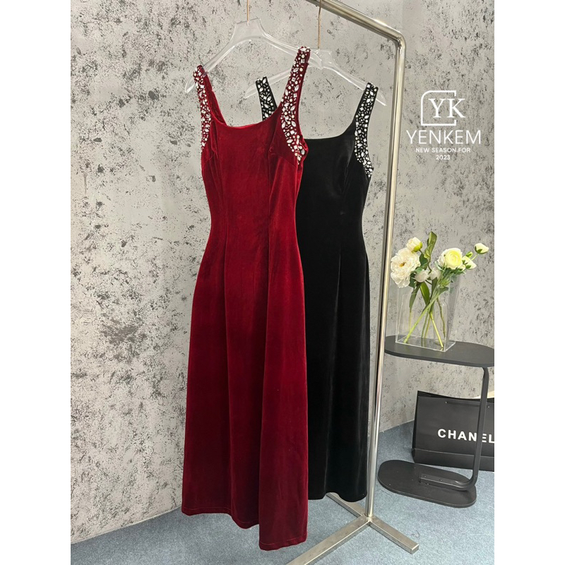 Váy nhung 2 dây quai khâu đá tỉ mỉ