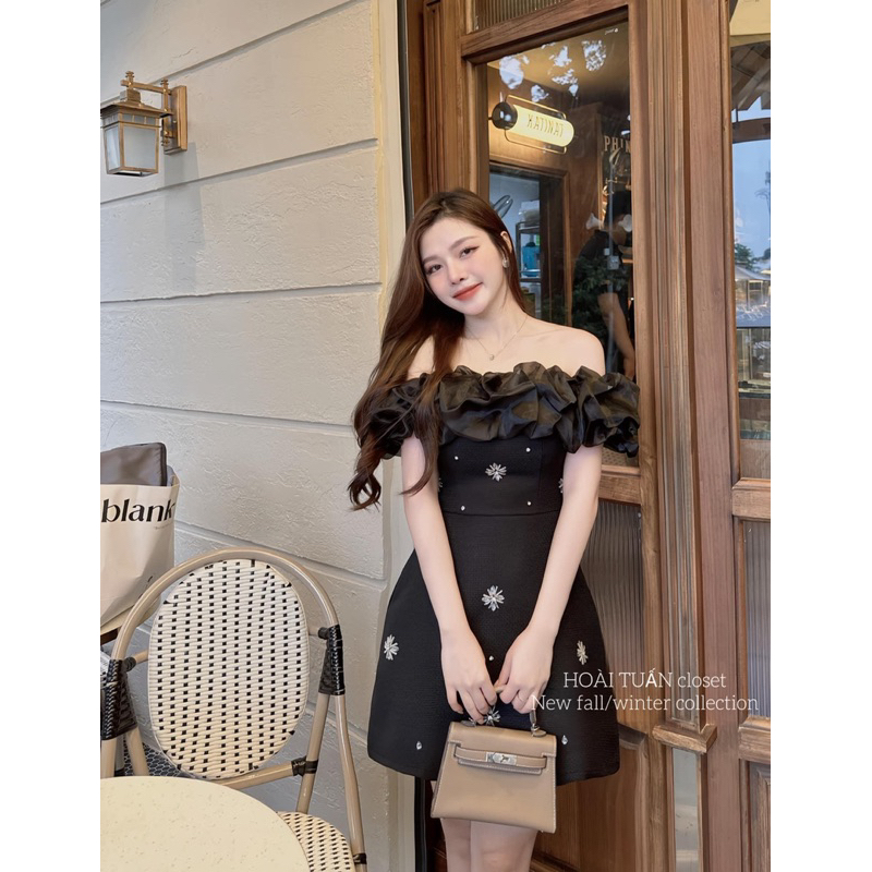 Váy Trễ Vai Đính Đá Sang Chảnh