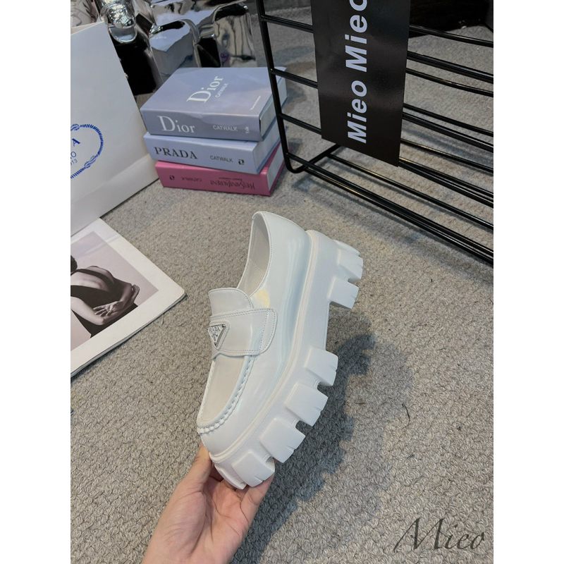 Giày oxford prada độn đế bánh mì mai phương bùi