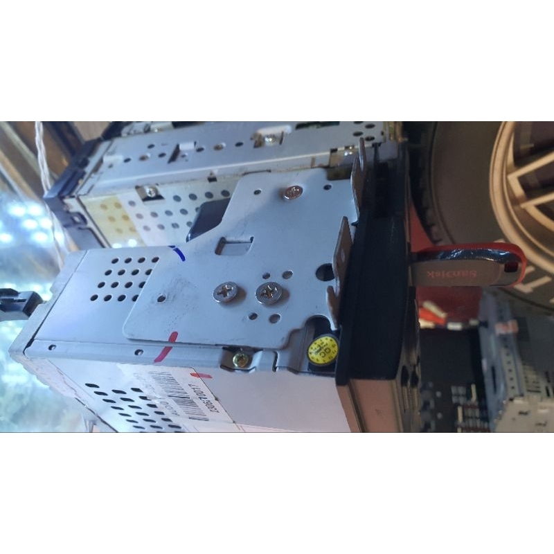 Đầu phát nhạc liền Amply.lắp chung cho các loại xe.Tính năng Aux usb radio mp3.