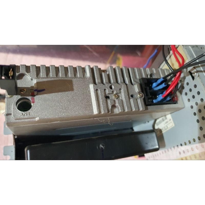 Đầu phát nhạc liền Amply.lắp chung cho các loại xe.Tính năng Aux usb radio mp3.