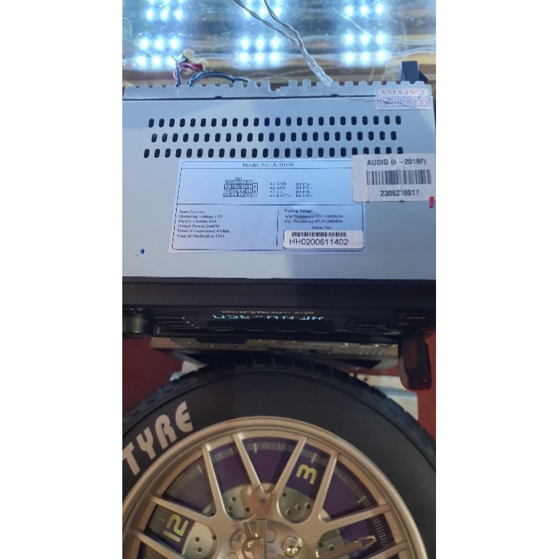 Đầu phát nhạc liền Amply.lắp chung cho các loại xe.Tính năng Aux usb radio mp3.