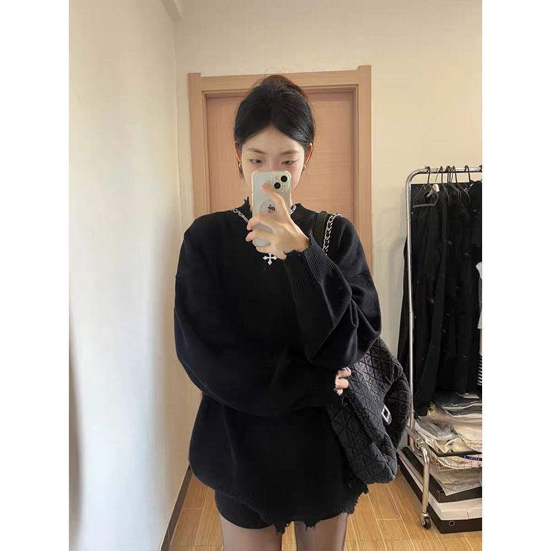 Áo len dệt kim LLJ dáng rộng hoạ tiết rách tua viền hai màu đen trắng thời trang thu đông 2023