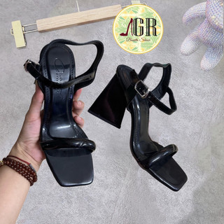 SALE Sandal quai mảnh da bóng gót tam giác 10 cm