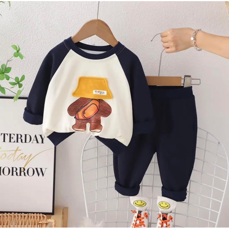 Bộ da cá tay pha hình gấu đội mũ vàng bé trai